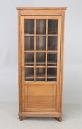 VITRINSKÅP, ek, 181900-tal.