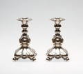 LJUSSTAKAR, ett par, nysilver. rokokostil, GAB, 1900-tal.