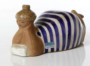 LISA LARSON, FIGURIN