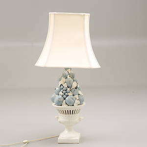 BORDSLAMPA, porslin, Italien, 1900-tal.