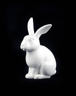 KPM BERLIN. Hase, hockend.