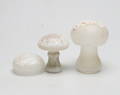 KONSTGLAS, 3 delar, svampar, glas, bland annat Monica Backström, Boda, 1900-tal.