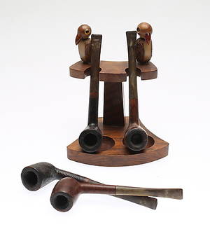 PIPOR, 4 st samt PIPSTÄLL, 1900-talets första del.