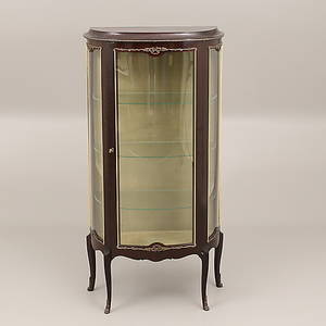 VITRINSKÅP, rokokostil, 1900-tal.