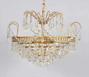 Kristallampa, mässing med prismor, 1900-tal.