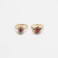 RINGAR, 2 st, med stenar, 18k guld, vikt ca 6,9 gr.