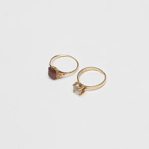 RINGAR MED STENAR, 2 st, 18k guld, total vikt ca 4,3 gr.
