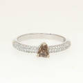 RING, 18K vitguld med diamanter, totalt ca 0,70 ct. Vikt 2,7 g.