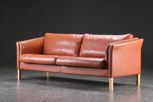 Skalma. Tre-pers. sofa, cognacfarvet læder