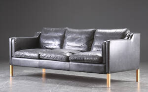 Stouby. Tre-pers. sofa, sort læder