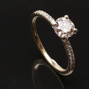 RING 14K gulguld med 17 diamanter, totalt 0,55 ct.