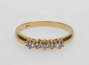 RING MED DIAMANTER, 18k guld, vikt ca 3,1 gr.