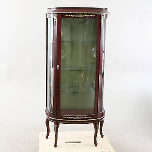 VITRINSKÅP, rokokostil, 1900-tal.