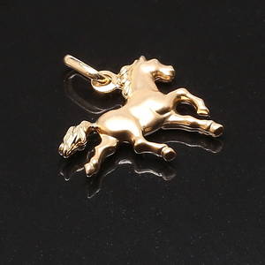 HÄNGE i 18K guldguld, vikt 0,62 gram.