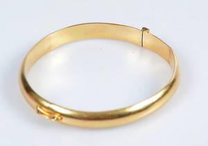 STEL ARMRING, 18k guld, vikt ca 13,8 gr.