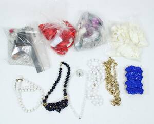 Diverse smycken, halsband mm, 80-tal