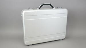 Portfölj i aluminium, Dicota