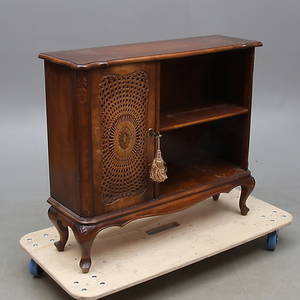 BOKHYLLA MED SKÅPSDEL, 1900-tal.