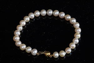 ARMBAND, med guldspänne.