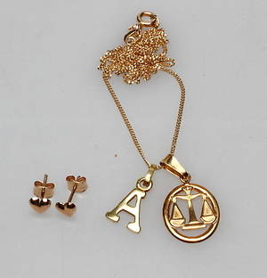 HALSKEDJA, 2 ST HÄNGEN SAMT ETT PAR ÖRHÄNGEN, 18k guld, vikt ca 4 gr.