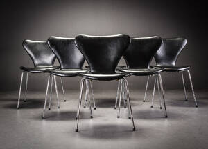 Arne Jacobsen. Syverstole, model 3107, sort skind 6