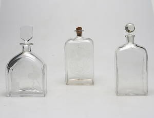 KARAFFER, 3 st, glas, bland annat Orrefors, 1900-tal.