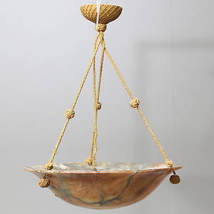 AMPEL, alabaster, 1900-talets första hälft, höjd ca. 12 cm.