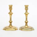 LJUSSTAKAR, ett par, mässing, barock, 1700-tal.