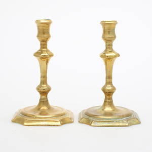 LJUSSTAKAR, ett par, mässing, barock, 1700-tal.