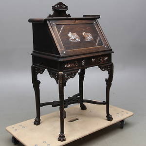 SEKRETÄR, kinesiserande dekor, iläggningar, 1900-tal.