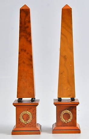 DEKORATIONS OBELISKER, 1 par, 1900-tal.