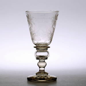 POKAL, glas, graverad dekor,  Från Fältsignalkompaniets Officerare, Lars Liss 1892.