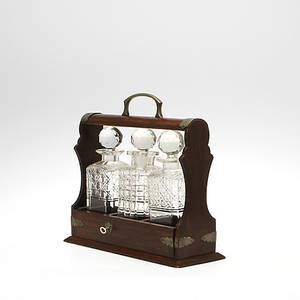 TANTALUS, 1900-tal, 3 st glaskaraffer.