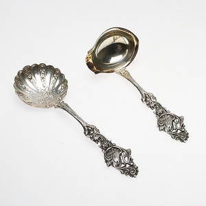 SÅSSKED och UPPLÄGGNINGSSKED, silver, 1900-tal, vikt ca. 126,9 gram.