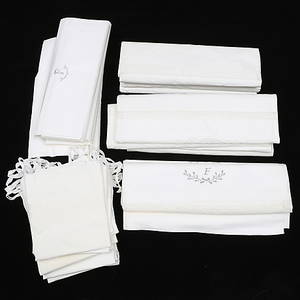 LAKAN och ÖRNGOTT, 24 st, med spets och brodyr.