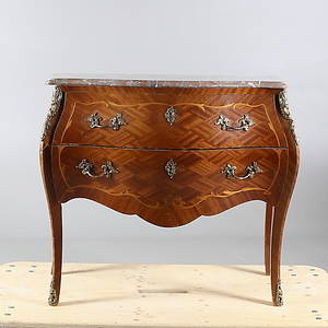 BYRÅ, rokokostil, med marmorskiva, 1900-tal.