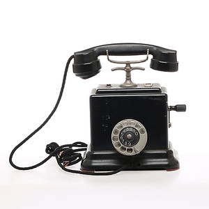 BORDSTELEFON, plåt med backelitlur, 1900-tal.