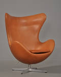 Arne Jacobsen 1902 - 1971. Ægget med cognacfarvet Range Aniline læder