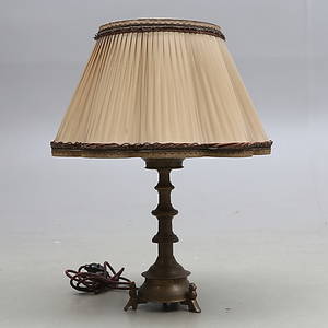 BORDSLAMPA, barockstil, 1900-talets första hälft.