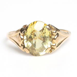 RING, 18k guld med ljusgul sten, Ab Juvelfabriken, Stockholm, 1946. Totalvikt 4 gram.