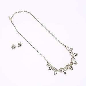 COLLIER samt ÖRHÄNGEN 1 par, silver.