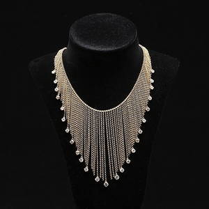 HALSBAND i 14K gulguld med 25 diamanter, 8,0 ct, totaltvikt 38,71 gram.