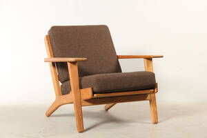 Hans J. Wegner, lænestol af eg, model GE-290