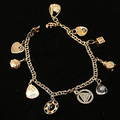 ARMBAND med berlocker, 18 k guld, 12,56 gr.