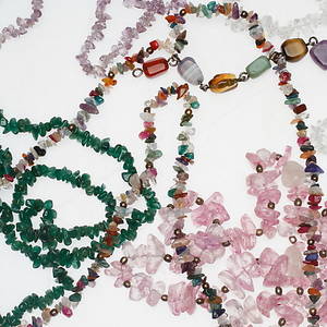 COLLIER, 6 st, bland annat bergskristall.