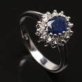 RING i 14K vitguld med safir och diamanter 0,20 ct.