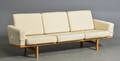 Hans J. Wegner. Tre-pers. sofa af eg, model GE-2363