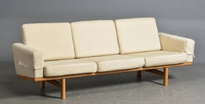 Hans J. Wegner. Tre-pers. sofa af eg, model GE-2363