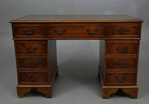 SKRIVBORD, idegran, England, 1900-talets andra hälft.