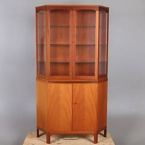 VITRINSKÅP, Undantaget, Carl Malmsten.